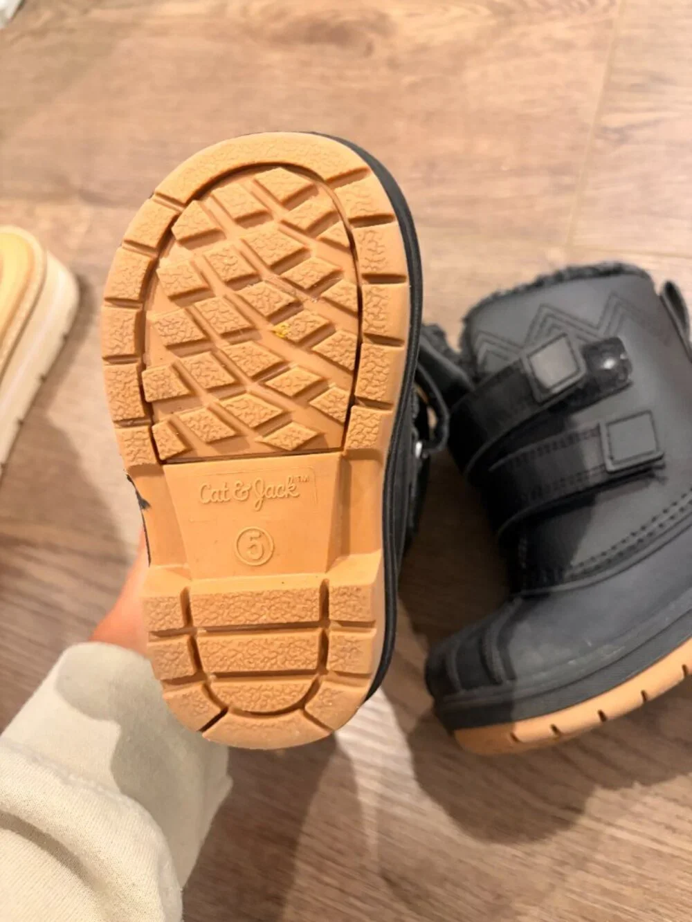 CAT & JACK SNOWBOOTS
